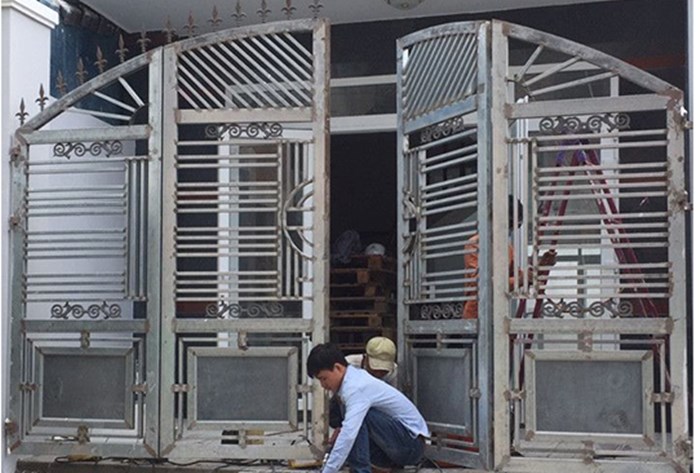 dịch vụ sơn sửa cửa sắt giá rẻ tại TP.HCM